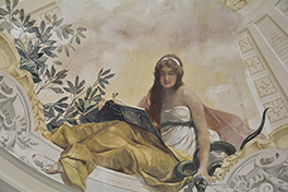 Hauptgebäude/Deckenmalerei/Frau mit Buch