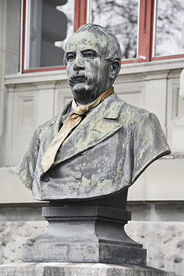 Hauptgebäude/Denkmal Jakob Stämpfli