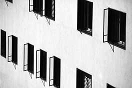 Uni S/Fensterfront/schwarzweiss