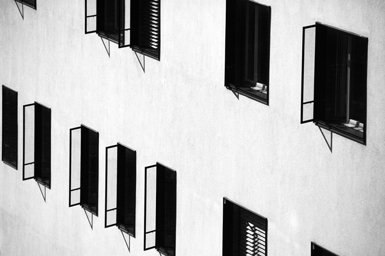Uni S/Fensterfront/schwarzweiss