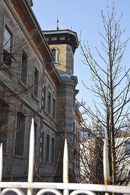 Engehaldeareal/Gebäude/Aussenansicht/Turm/Zaun/Informatik und Mathematik