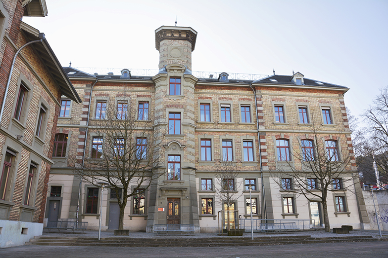 Engehaldeareal/Gebäude/Aussenansicht/Vorplatz/Informatik und Mathematik