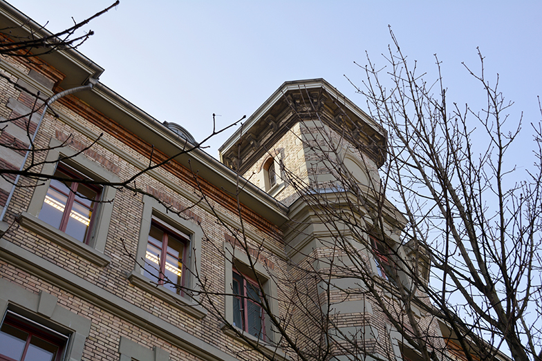 Engehaldeareal/Gebäude/Aussenansicht/Turm/Informatik und Mathematik