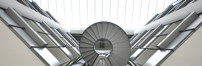 Uni Tobler/Bibliothek/Wendeltreppe von unten