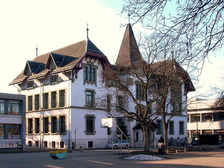 Muesmatt/ganzes Gebäude/seitliche Ansicht
