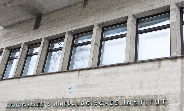 Bühlplatzareal/Erdwissenschaften/Aussenansicht/Schrftzug Geologisches Institut