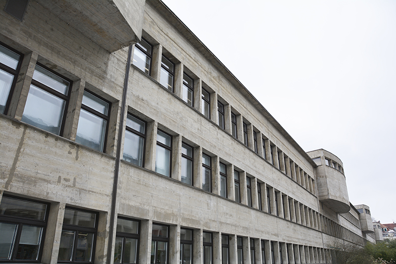 Bühlplatzareal/Rechtsmedizin/Aussenansicht/Fensterfront