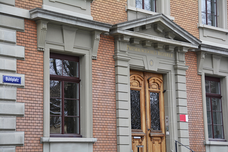 Bühlplatzareal/Physiologisches Institut/Aussenansicht/Haupteingang