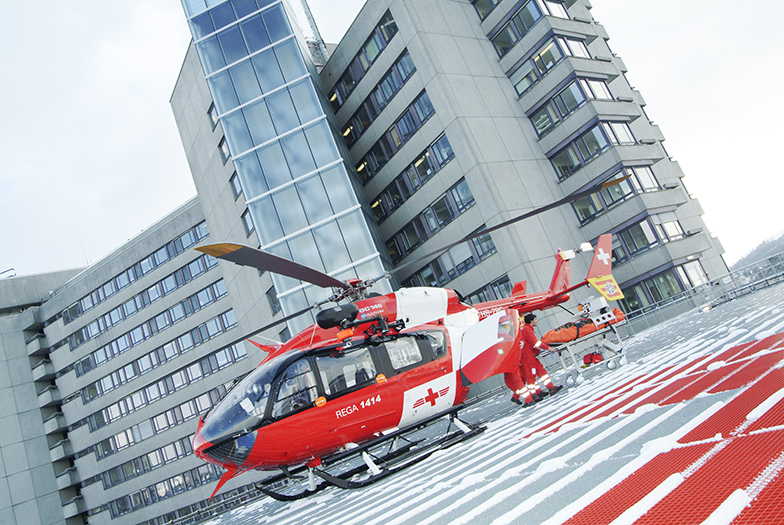 Inselareal/Helikopter auf Landeplatz