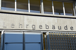 Tierspital/Gebäude/Aussenansicht/Lehrgebäude Schriftzug
