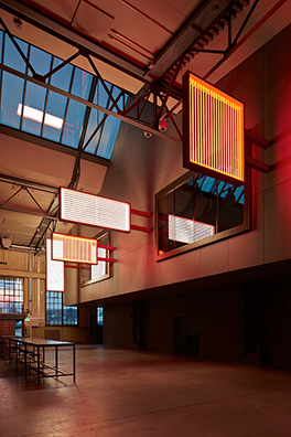 VonRoll/Innenansicht/Hörraumgebäude/Beleuchtet/Nacht