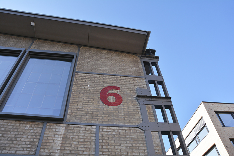 VonRoll/Gebäude/Aussenansicht/Hörraumgebäude/Nummer 6