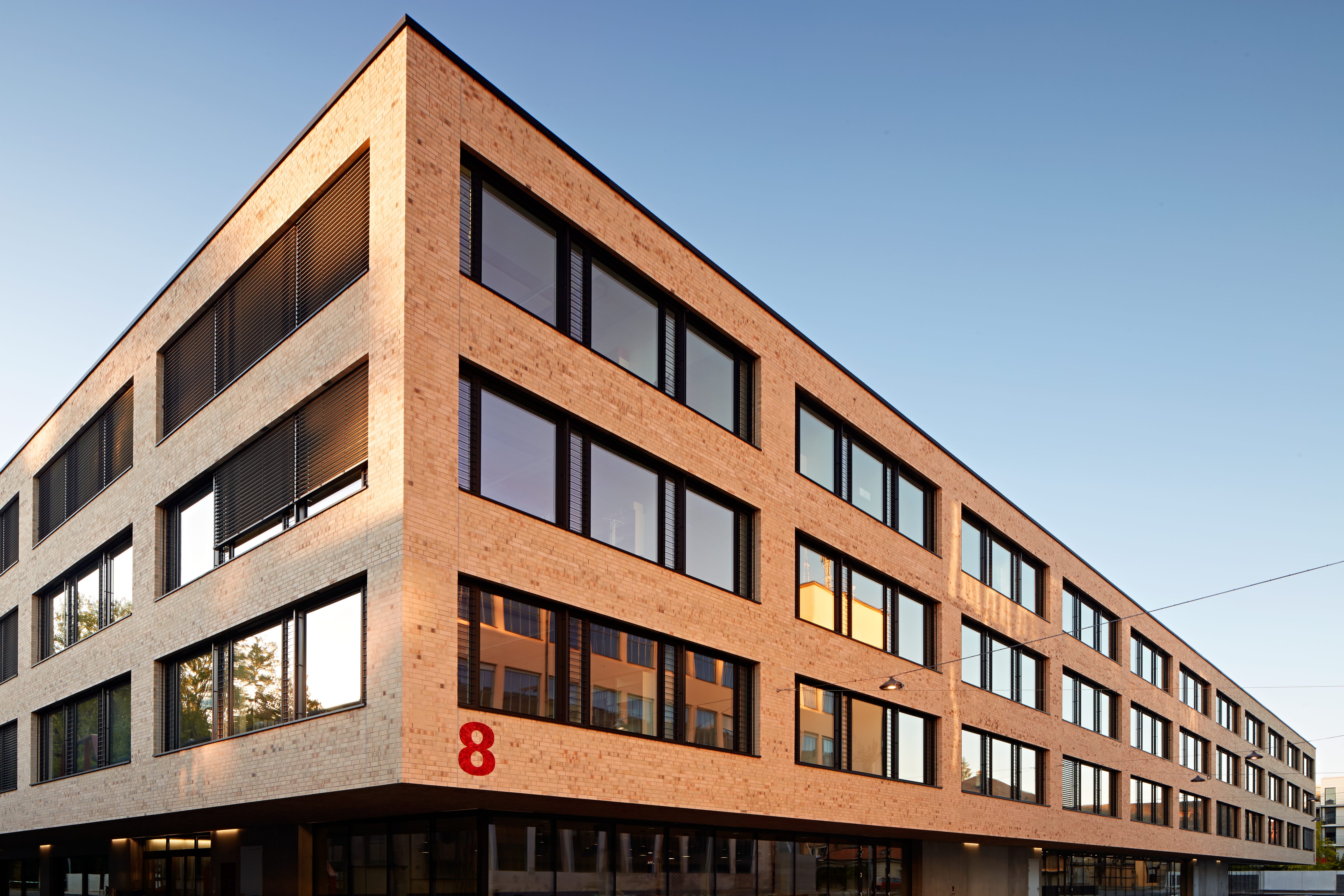 VonRoll/Gebäude/Aussenansicht/Institutgebäude/Eckenansicht