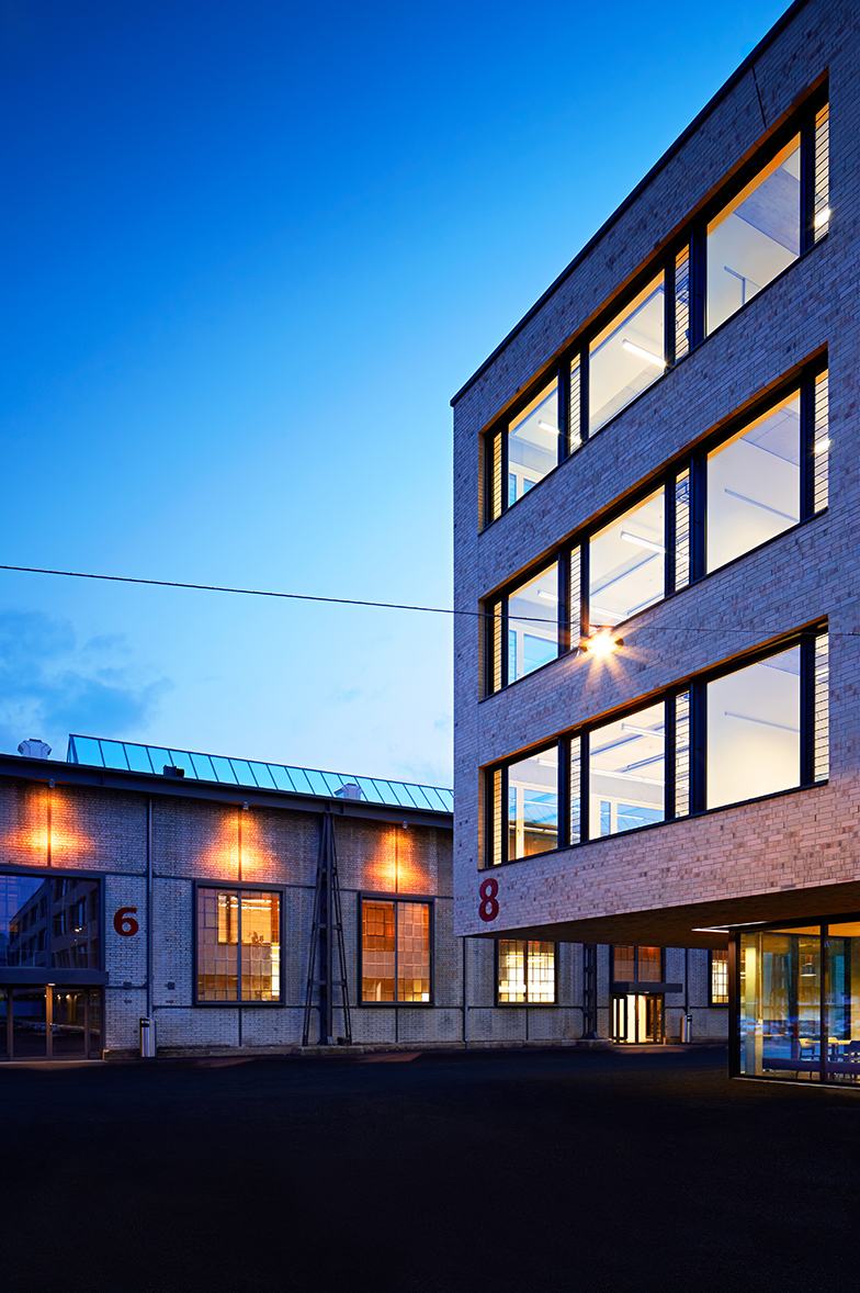 VonRoll/Gebäude/Aussenansicht/Hörraumgebäude/Institutgebäude/Beleuchtet/Nacht