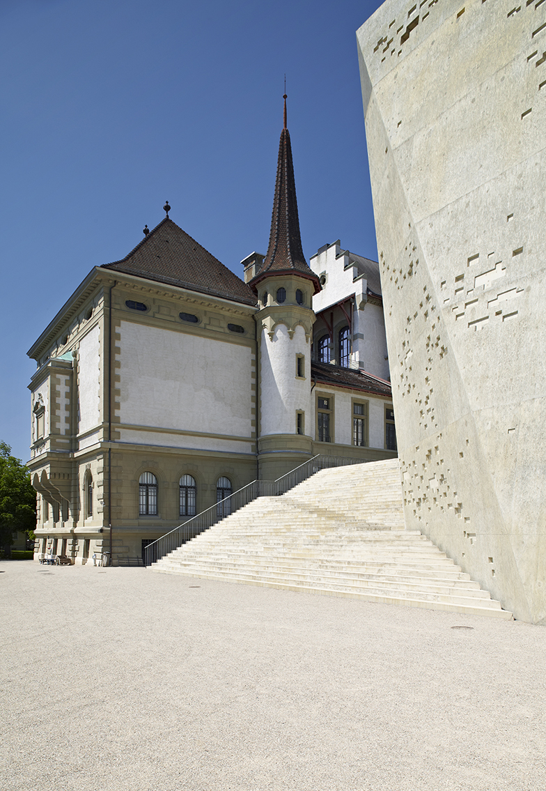 Stadt Bern/Historisches Museum/Aussenansicht/Innenhof/Turm/Sommer