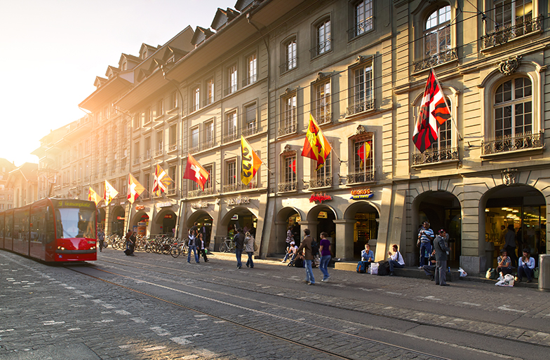 Stadt Bern/Marktgasse/Tram/Abend Sonne