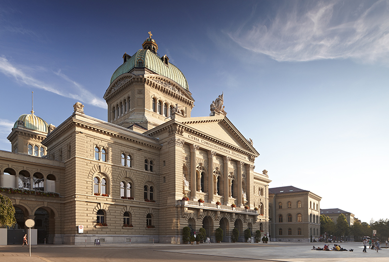 Stadt Bern/Bundesplatz/Aussenansicht/Bundeshaus/Sommer