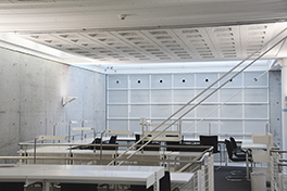 Juristische Bibliothek/Innenansicht/Lesesaal oben leer