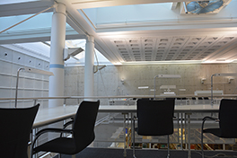 Juristische Bibliothek/Innenansicht/Lesesaal oben leer/Stühle