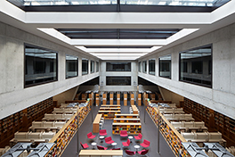VonRoll/Bibliothek/Innenansicht/leerer Lesesaal/rote Sessel