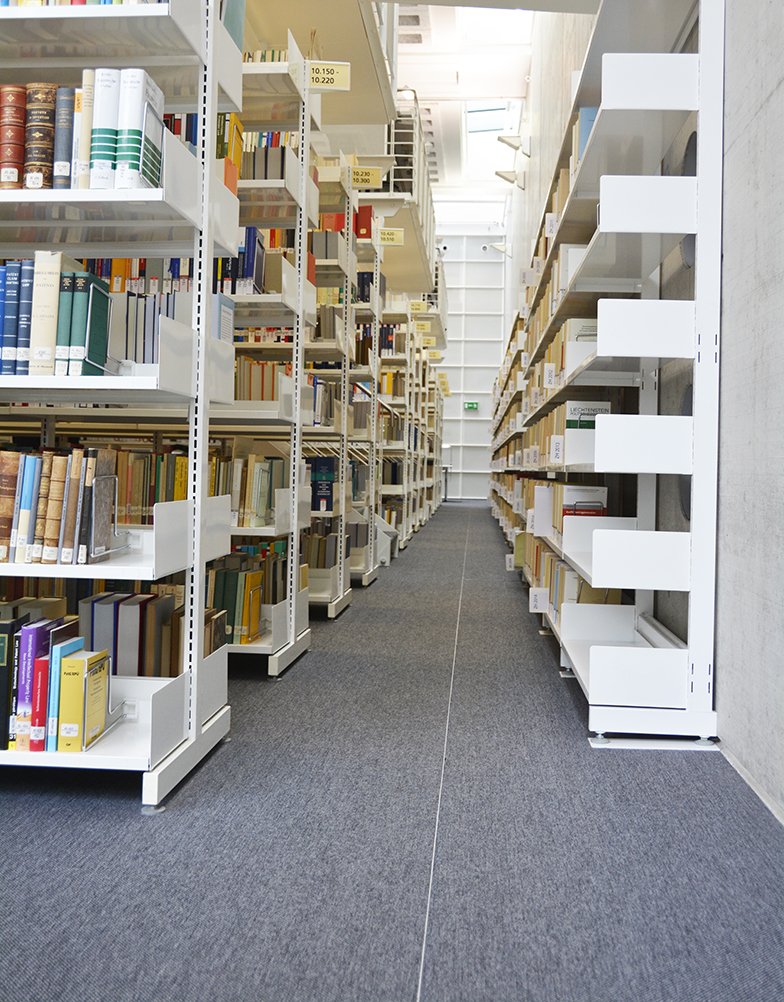 Juristische Bibliothek/Innenansicht/Bücherregale