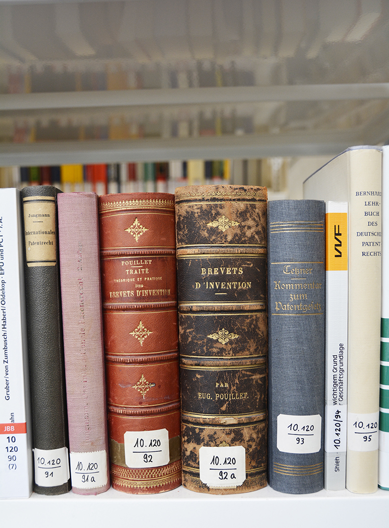 Juristische Bibliothek/Innenansicht/antike Bücher