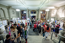 Anlass/Lange Nacht der Forschung/Hauptgebäude Eingangshalle/Besucher