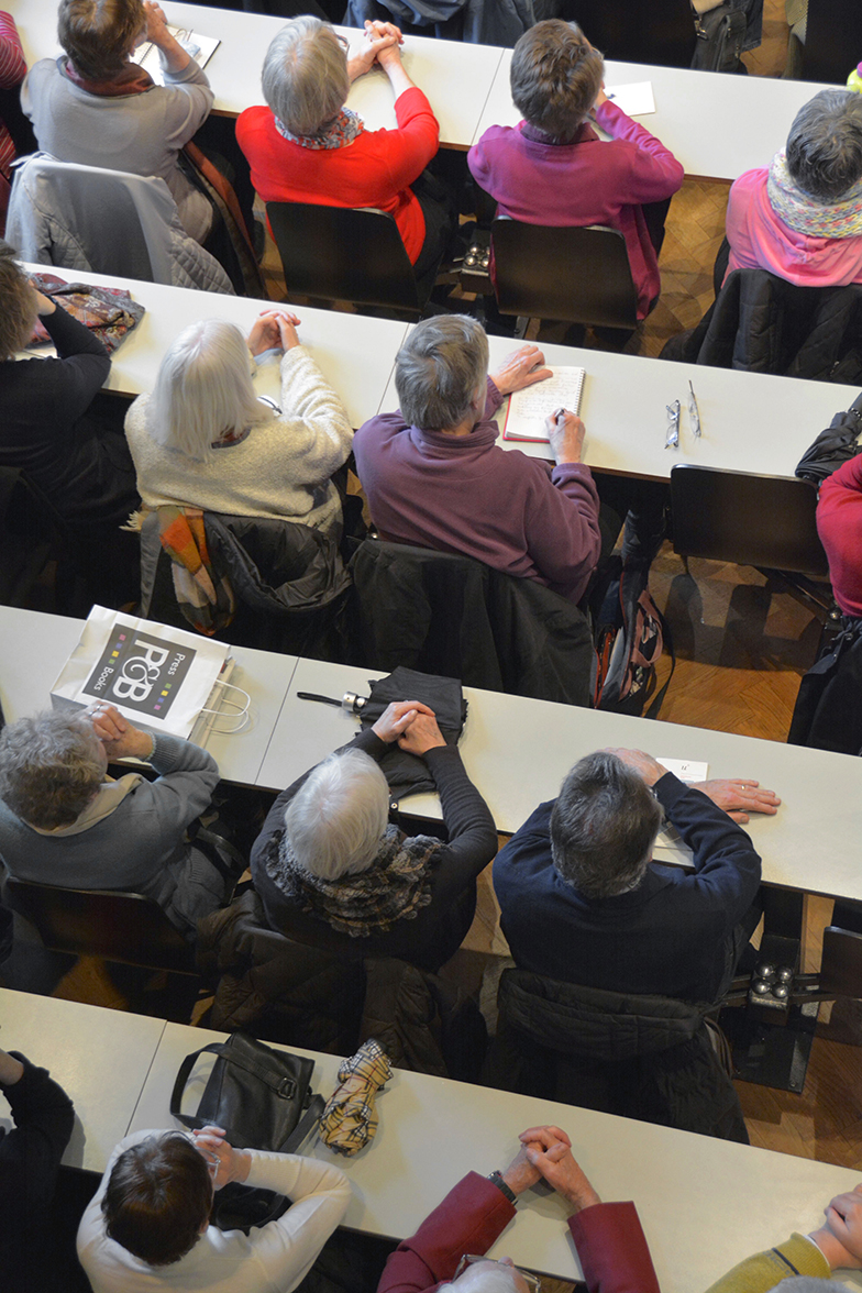 Anlass/Seniorenuni/Hörsaal Aula/Publikum von oben